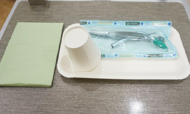 コップ・エプロン・グローブ